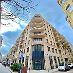 Downtown Vibe-Kiraly I Apts W Private Balcony