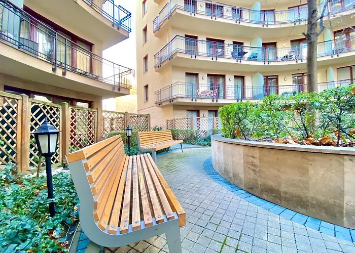 Downtown Vibe-Kiraly I Apts W Private Balcony