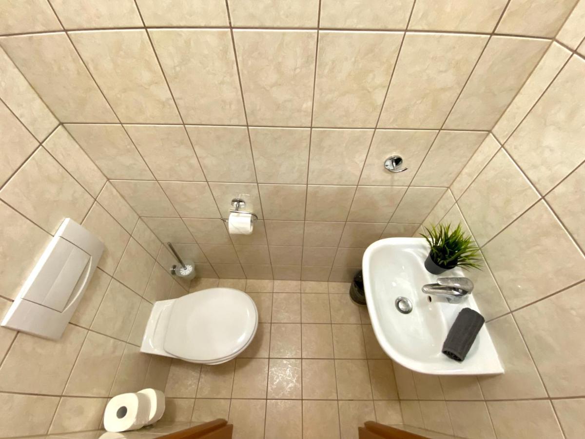 Apartment Downtown Vibe-kiraly I Apts W Private Balcony *