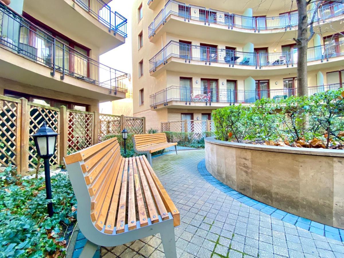 Apartment Downtown Vibe-kiraly I Apts W Private Balcony Budapest
